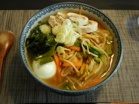 鶏チャーシューの味噌ラーメン